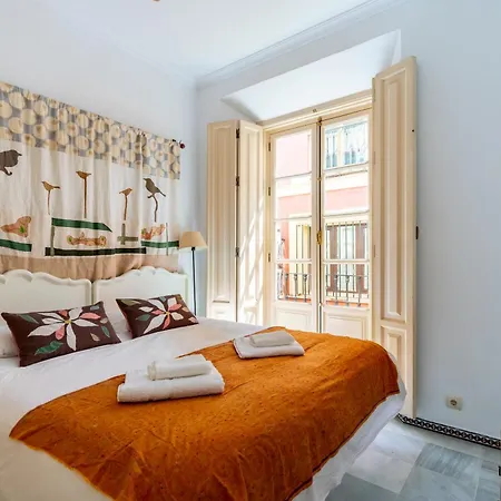 Cathedral Penthouse- Big Private Terrace- Parking 아파트