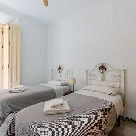 Cathedral Penthouse- Big Private Terrace- Parking 아파트 *