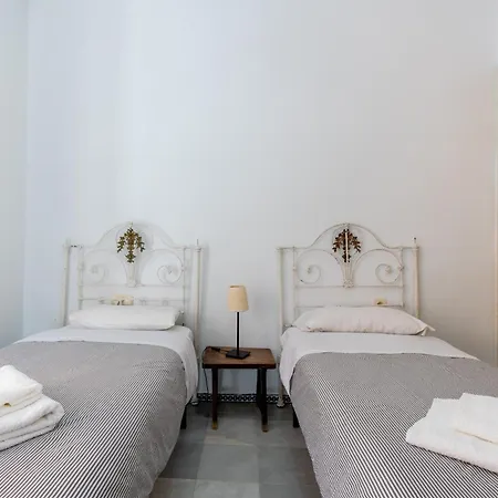 Cathedral Penthouse- Big Private Terrace- Parking 아파트