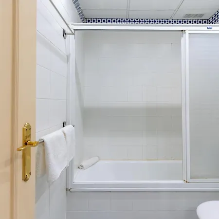 Cathedral Penthouse- Big Private Terrace- Parking דירה